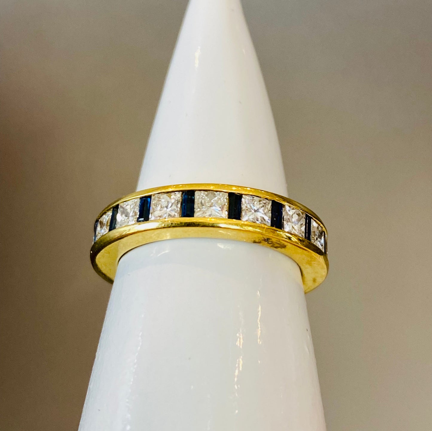 18KT 2.14CTW PC DIA AND .64CTW SAPH BAND