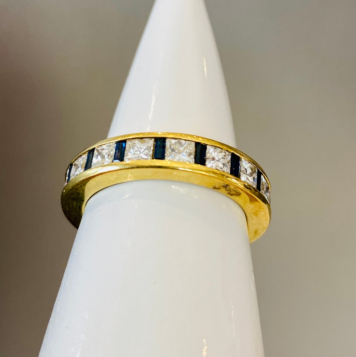 18KT 2.14CTW PC DIA AND .64CTW SAPH BAND