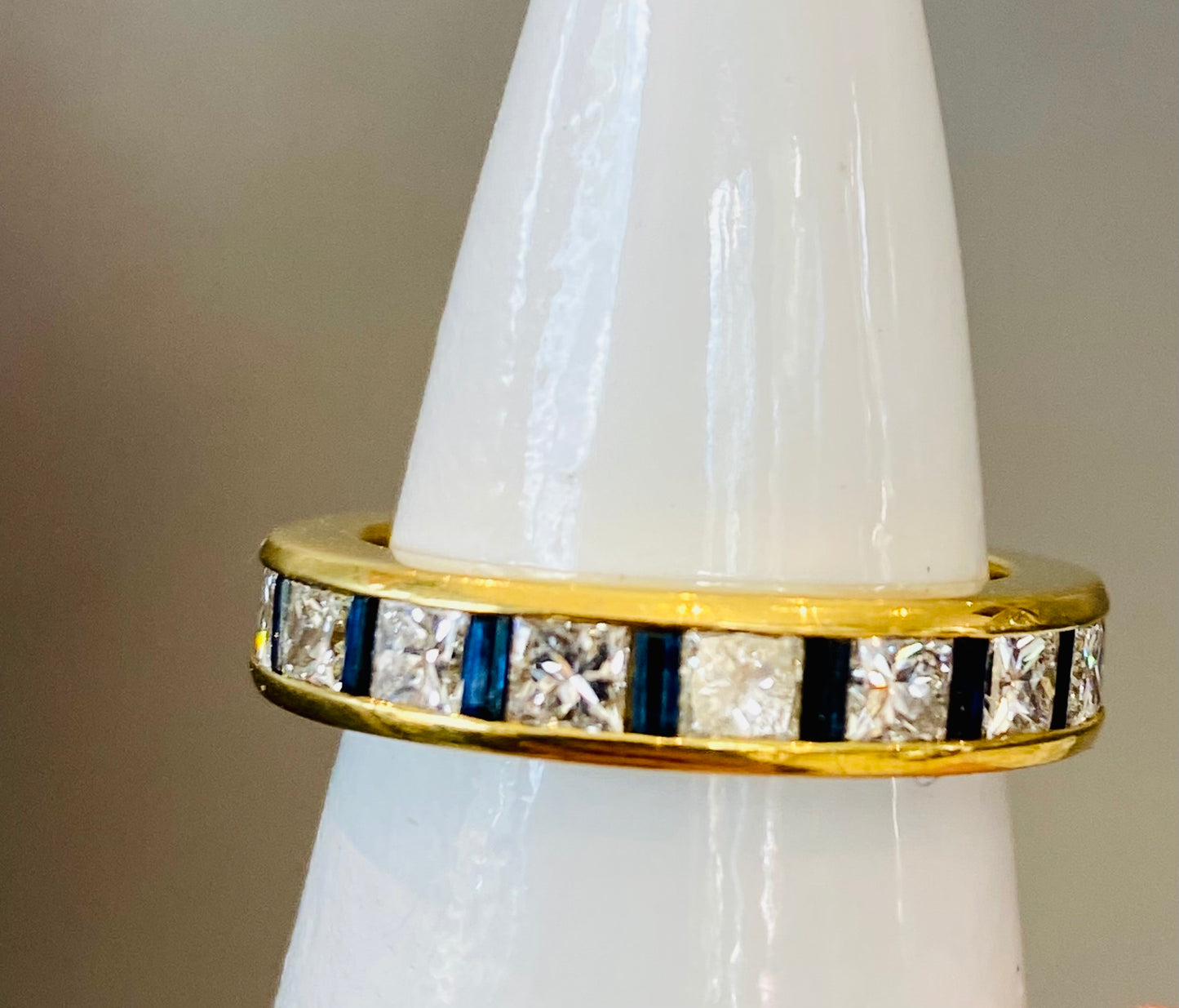 18KT 2.14CTW PC DIA AND .64CTW SAPH BAND