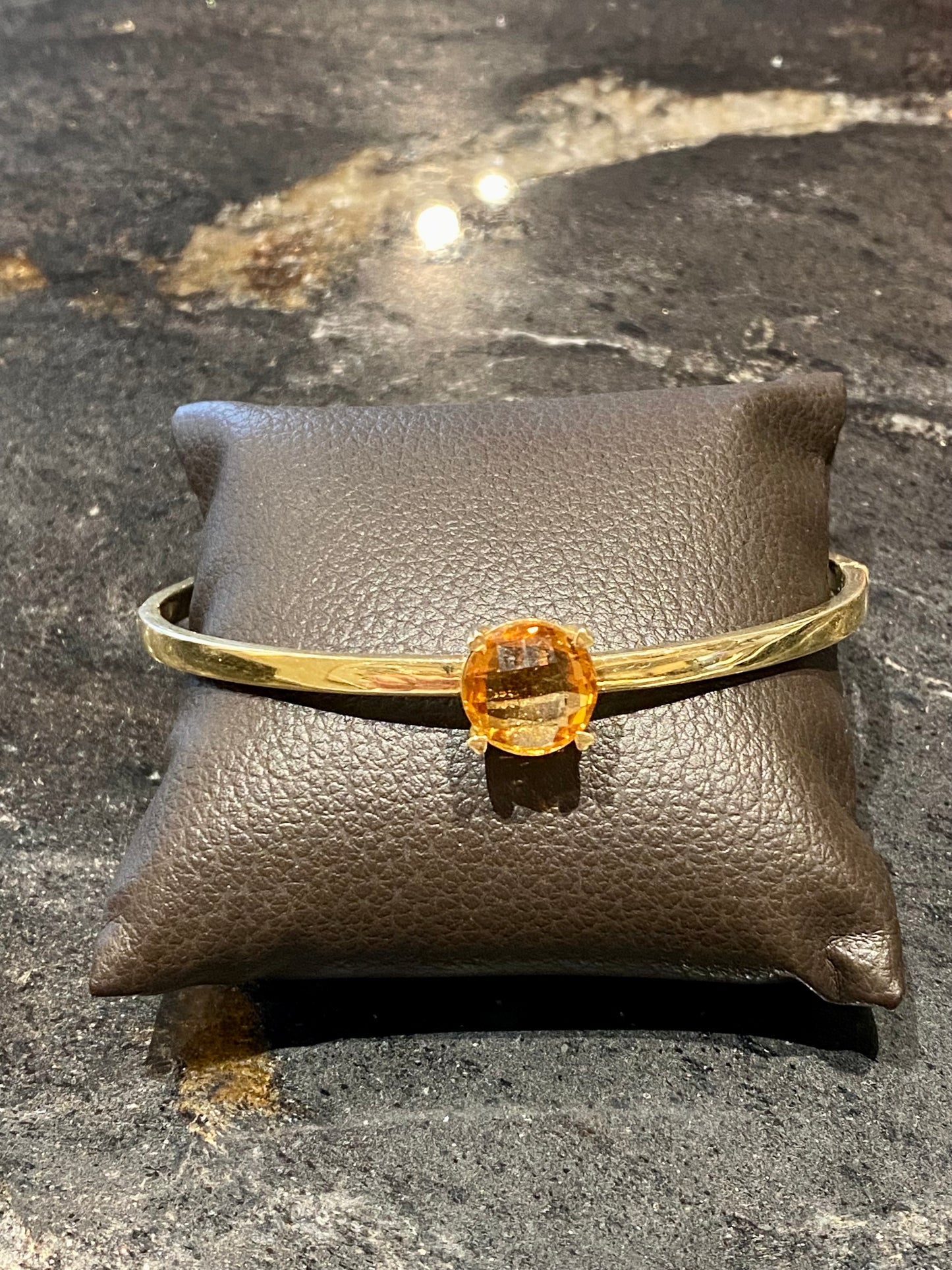18KY HINGED BANGLE BRACELET WITH CITRINE