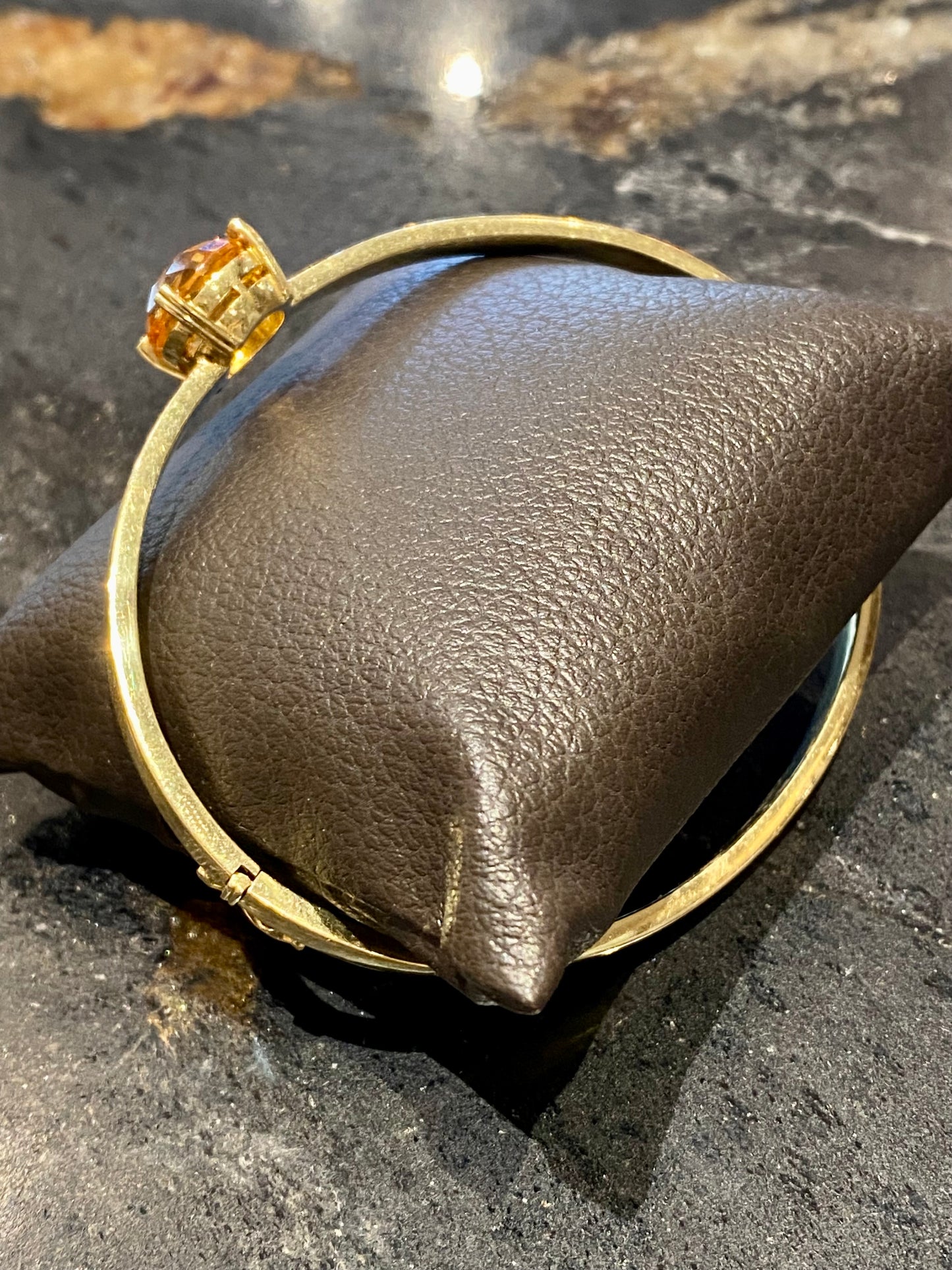 18KY HINGED BANGLE BRACELET WITH CITRINE