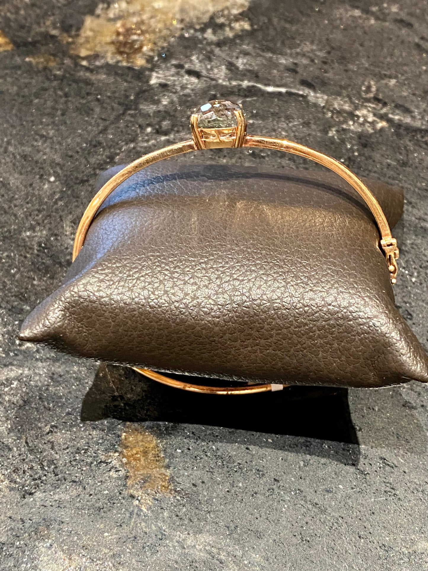 18k Prestolite Bangle