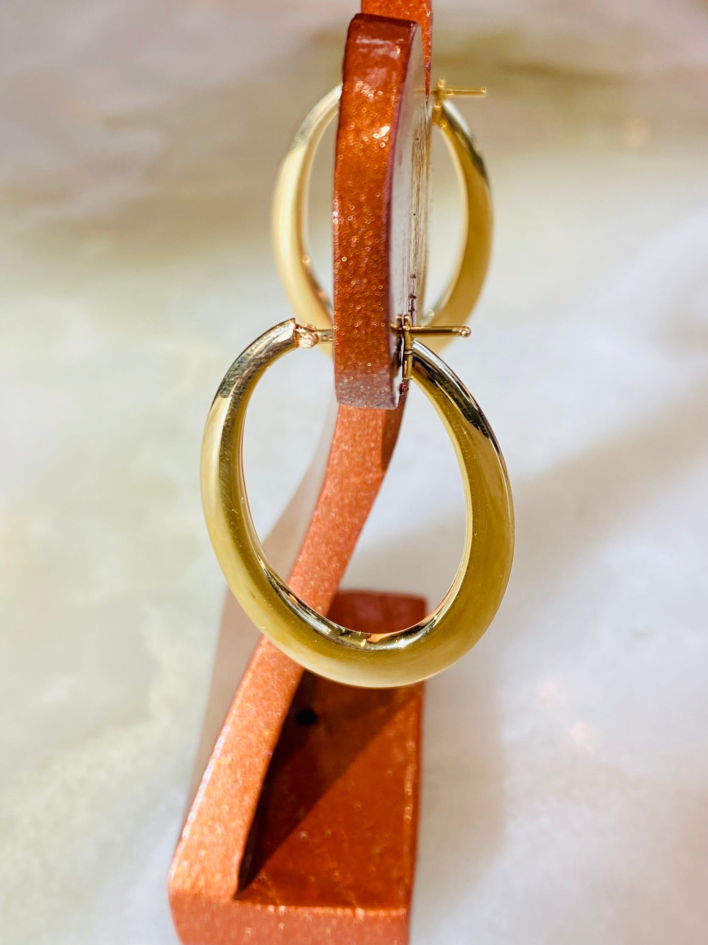 18KY OVAL FLAT HOOPS