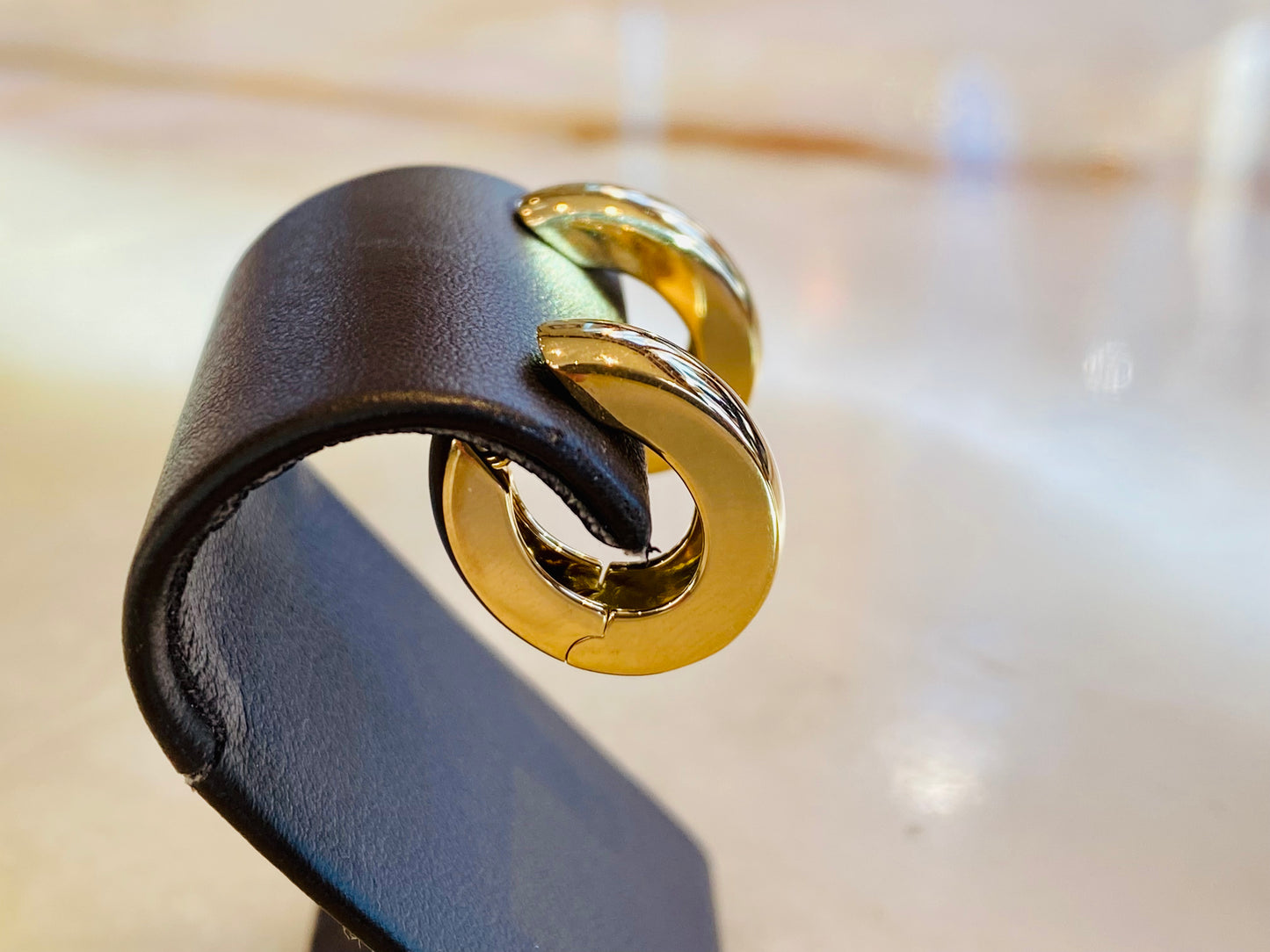 18KY TEARDROP HOOPS