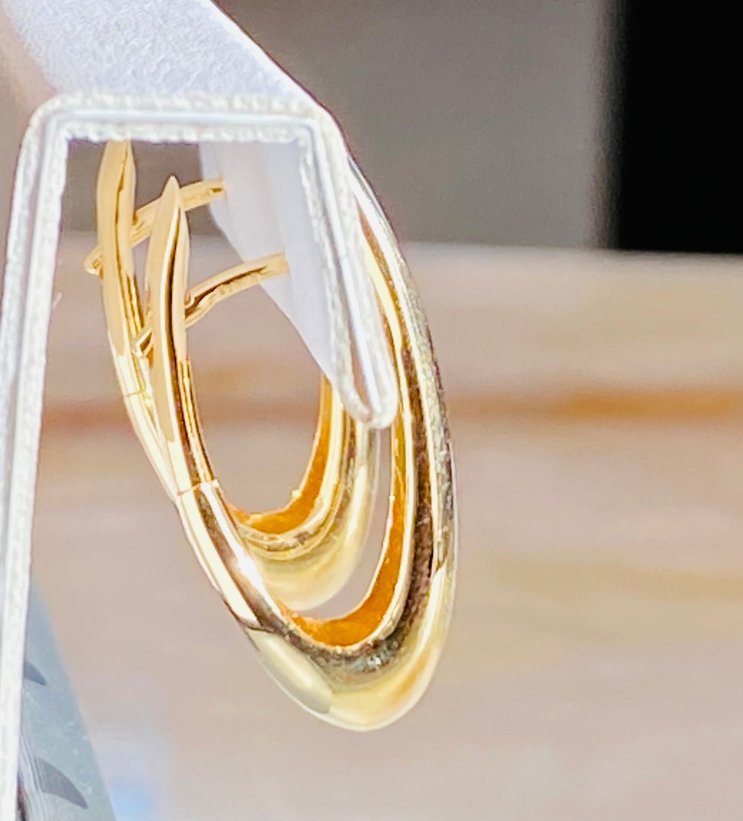18KY TEARDROP HOOPS