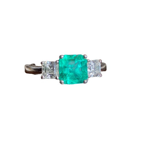 18K EMERALD AND DIAMOND RING