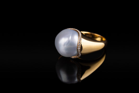 18KR BAROQUE PEARL RING WITH DIAMONDS
