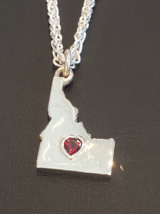 SILVER IDAHO HEART GARNET PENDANT