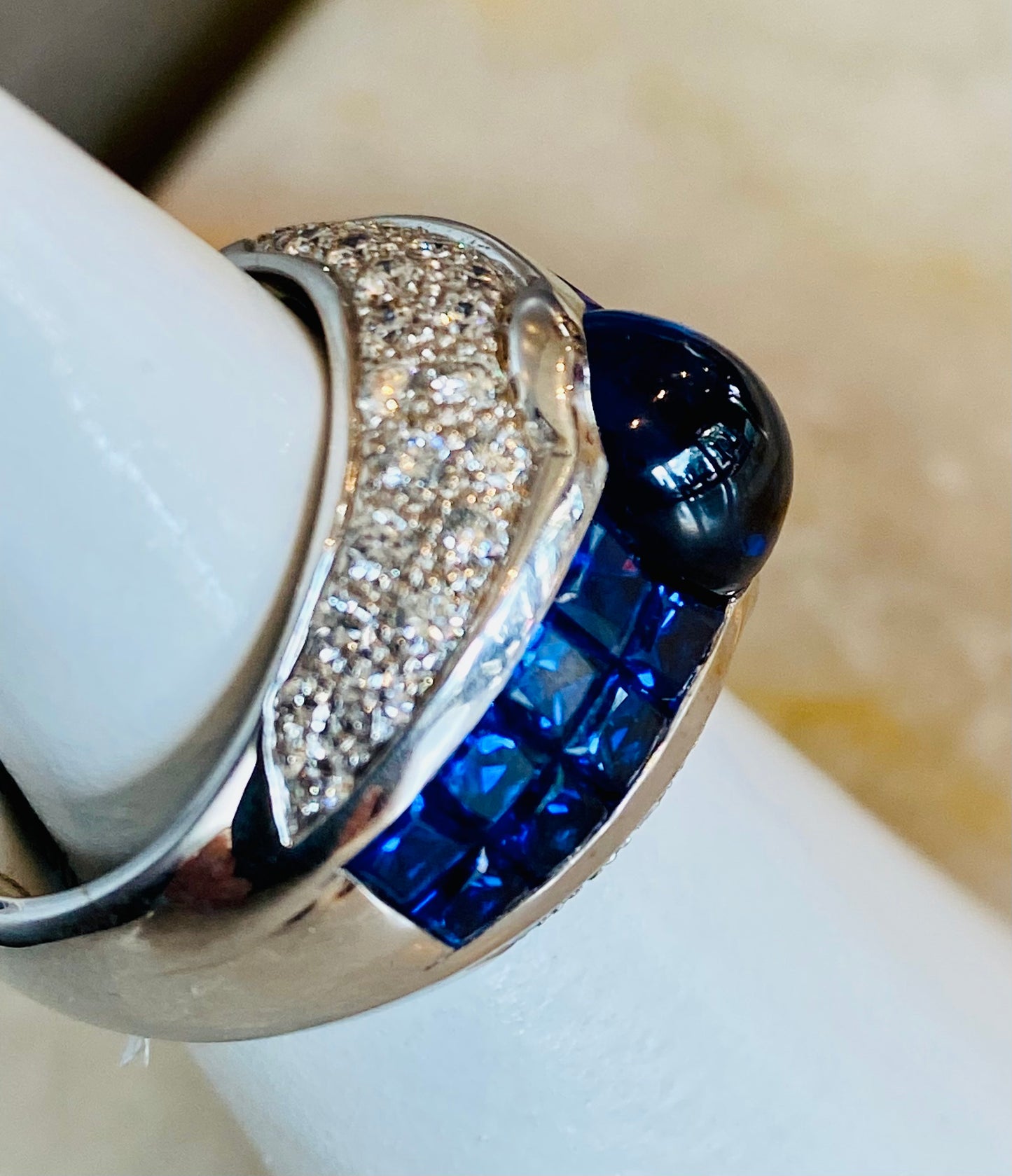 18K BLUE SAPPHIRE AND DIAMOND RING