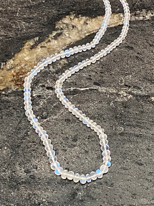 18KW MOONSTONE BEADS NECKLACE