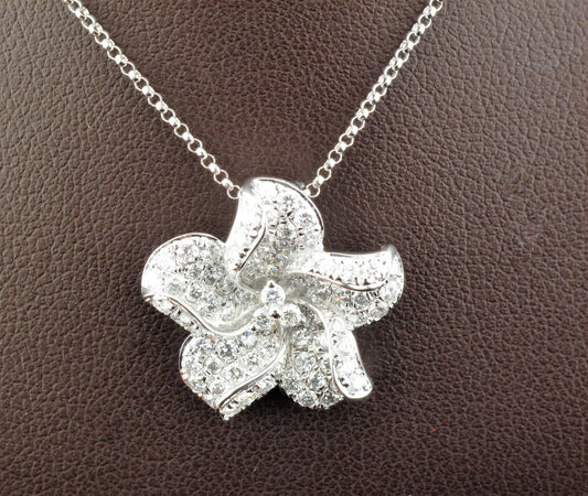 18KW DIAMOND FLOWER NECKLACE