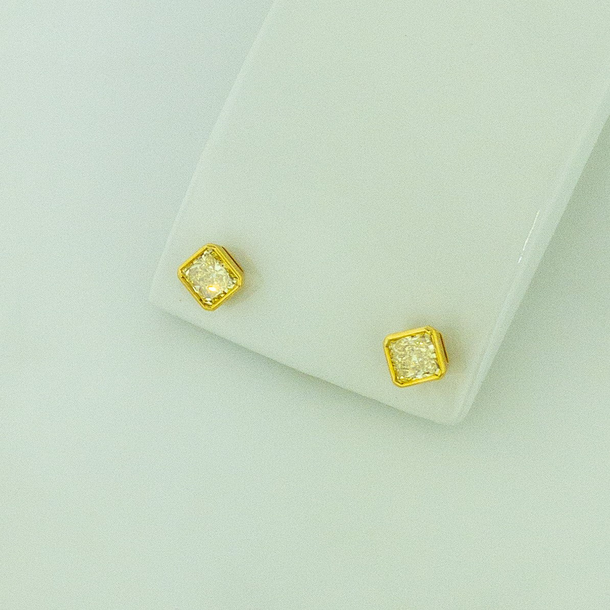 18KY Natural Yellow Diamond Earrings