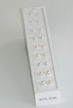14KW White Pearl Studs