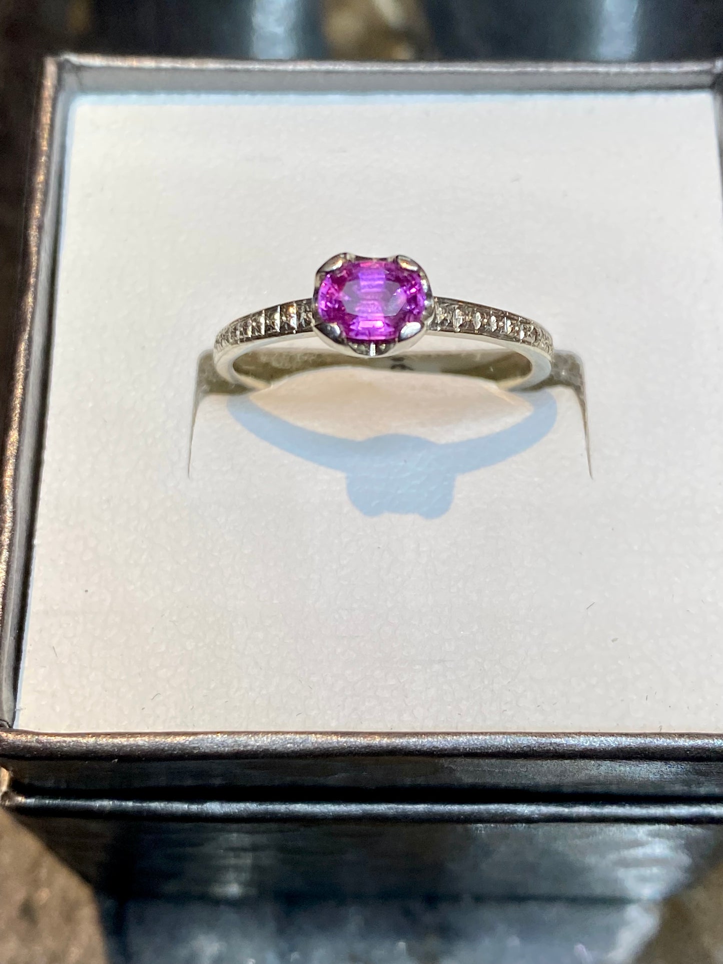 18KW PINK SAPPHIRE RING