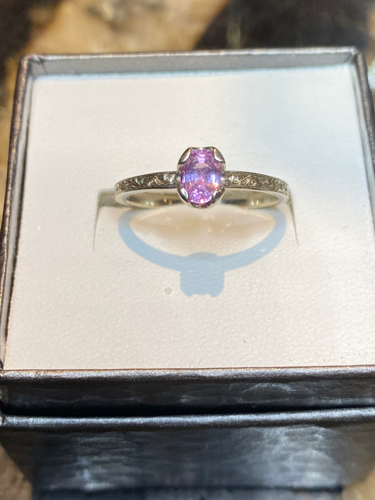 18KW PINK SAPPHIRE RING