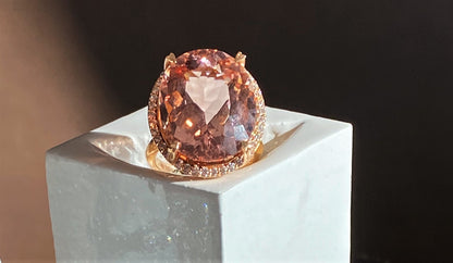 18KR Morganite Ring with Diamond Halo